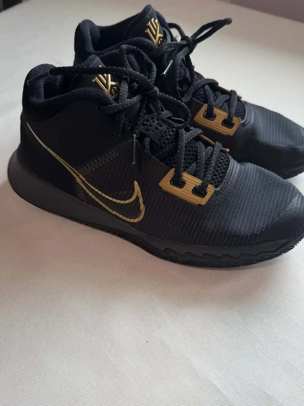 Nike Kyrie Flytrap 4 Black Gold Basketball Shoes Youth 4.5Y CT5537-005